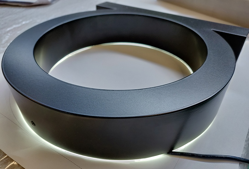 鐵皮烤漆發(fā)光字是什么意思，有哪些特點(diǎn)？