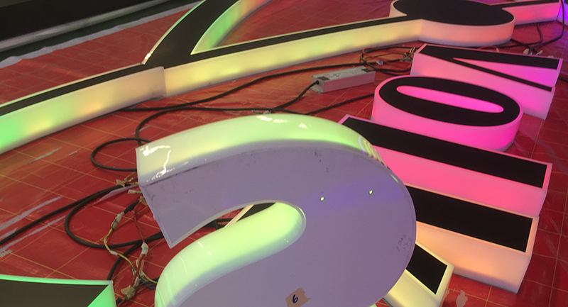 LED七彩發(fā)光字亮度不夠應(yīng)該采取什么措施？