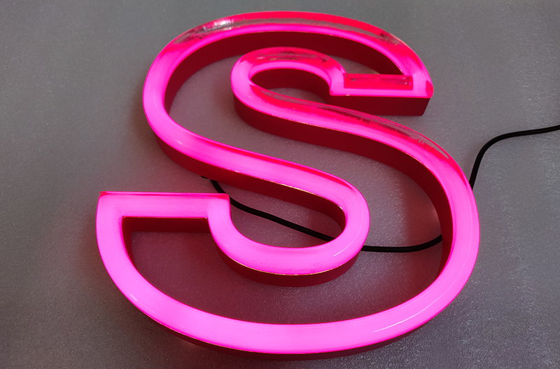 LED霓虹發(fā)光字相對(duì)于傳統(tǒng)的發(fā)光字有哪些優(yōu)勢(shì)？