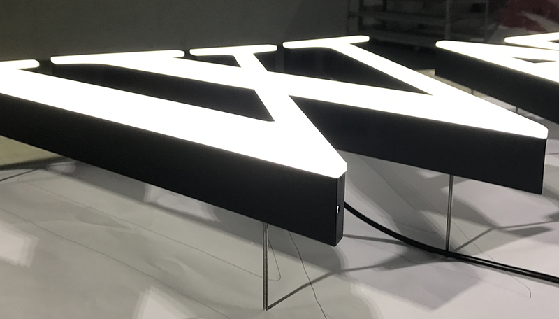 LED亞克力發(fā)光字的優(yōu)點和缺點分別有哪些？