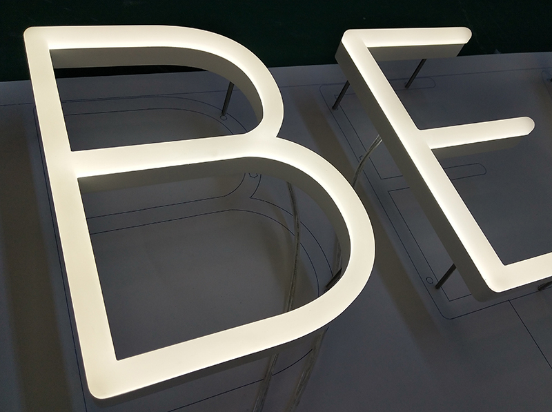 室內(nèi)LED發(fā)光字適合選用哪些材料制作？