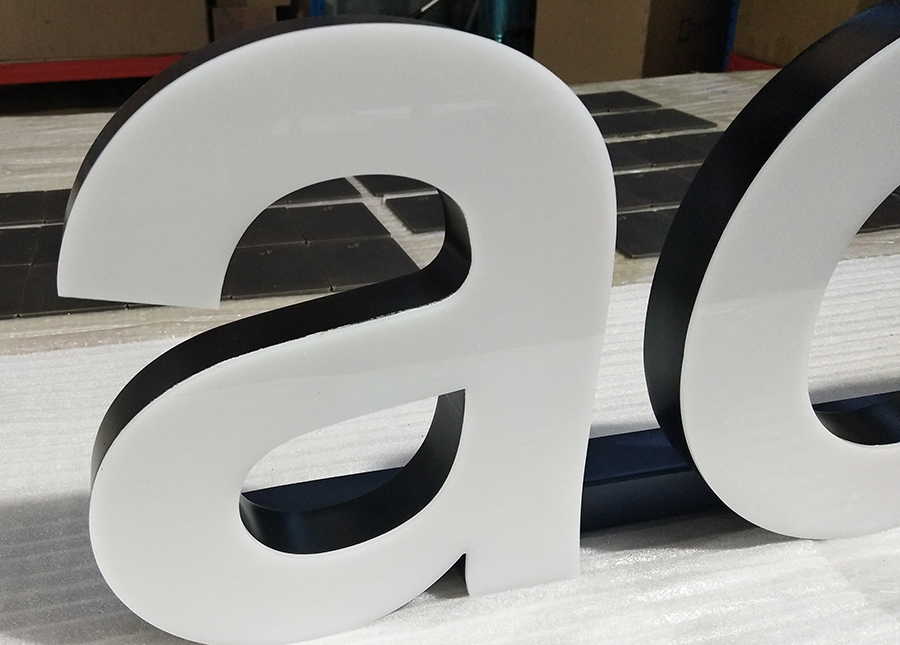 廣告招牌發(fā)光字設計制作過程中怎么選材？