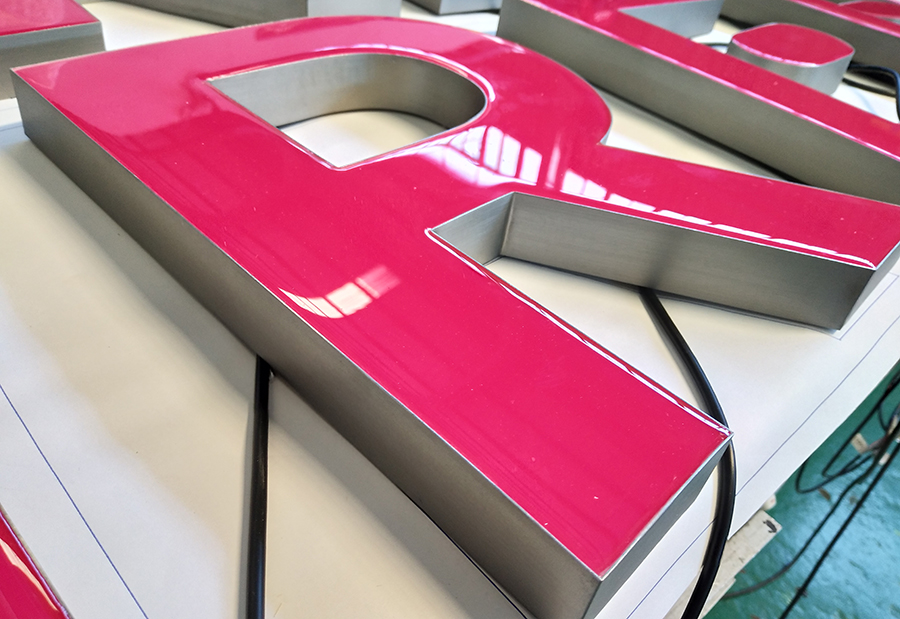 LED門頭發(fā)光字設(shè)置的6個(gè)要求是什么？