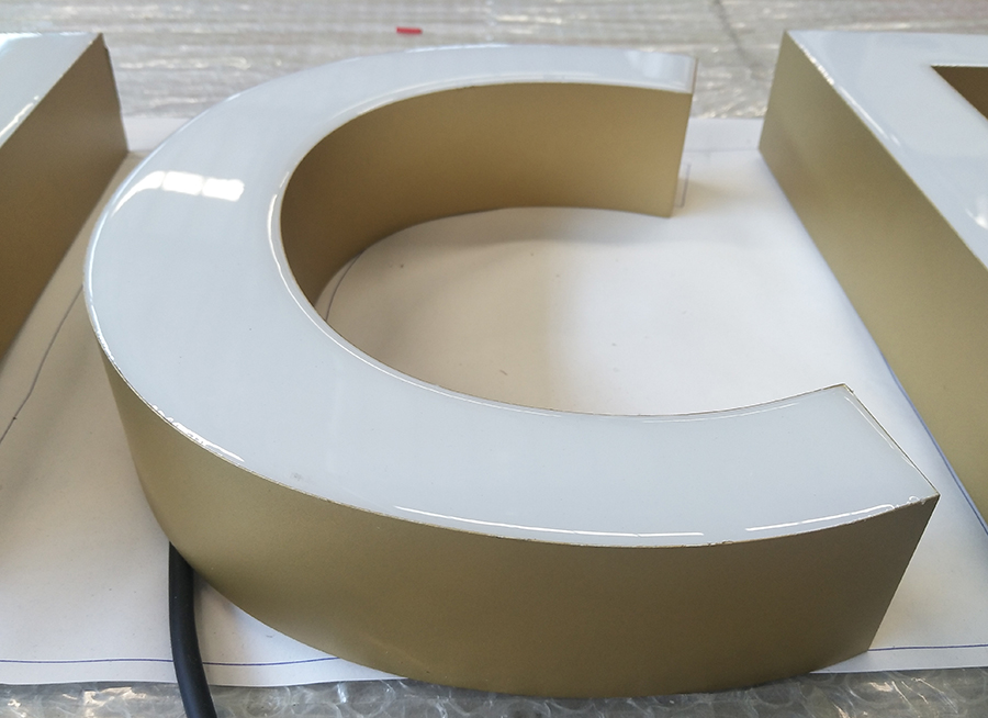 樹脂發(fā)光字與吸塑字有哪些差異？