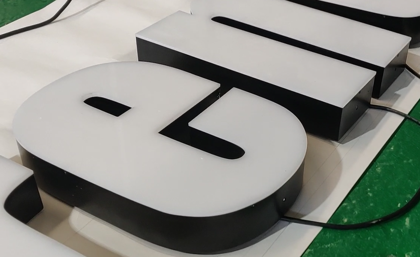 LED吸塑發(fā)光字的特點(diǎn)有哪些？