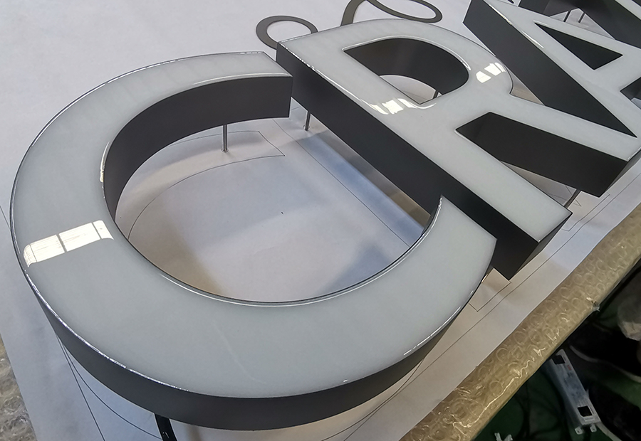 樹脂發(fā)光字的優(yōu)勢和設(shè)計(jì)制作注意事項(xiàng)