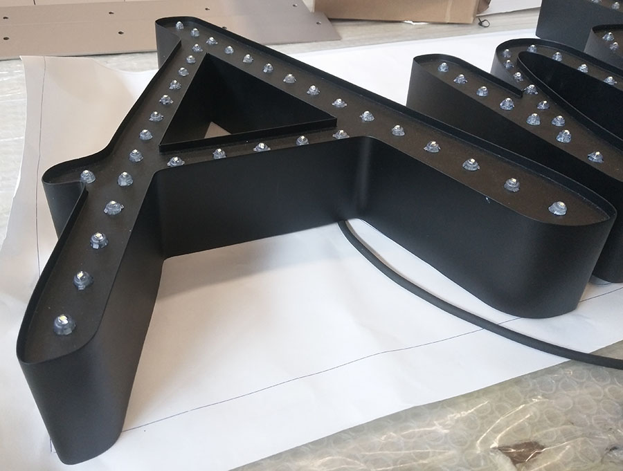 穿孔發(fā)光字制作步驟流程有哪些？