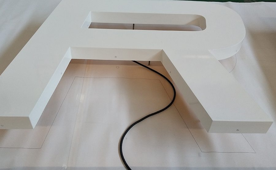 鐵皮烤漆發(fā)光字制作的3個步驟是哪些？
