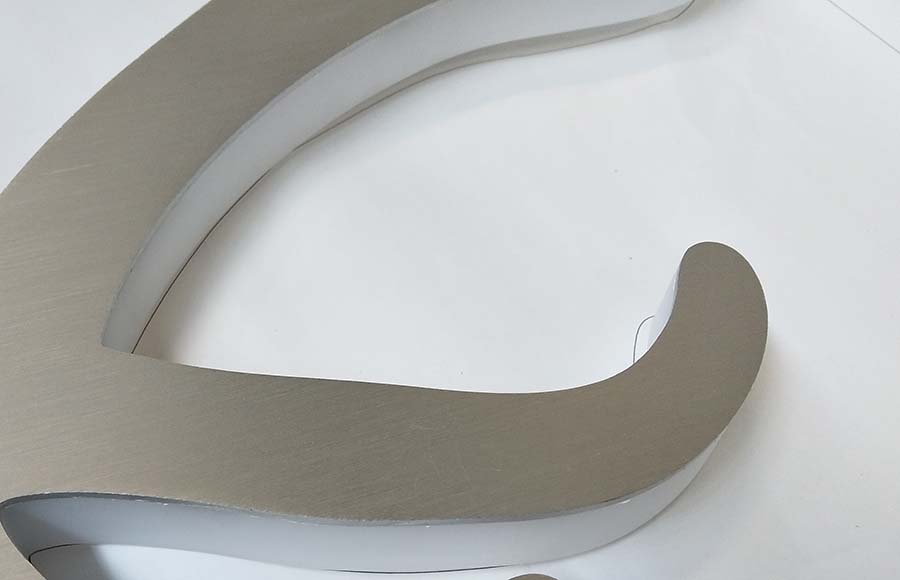 側(cè)發(fā)光字設(shè)計(jì)制作工廠用到的工具有哪些？