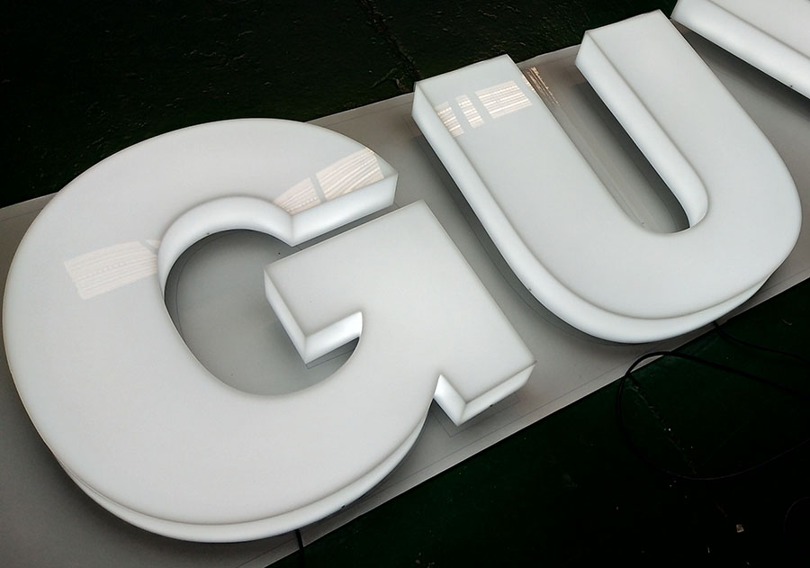 全亞克力字相對(duì)于其他發(fā)光字有哪些優(yōu)勢(shì)？