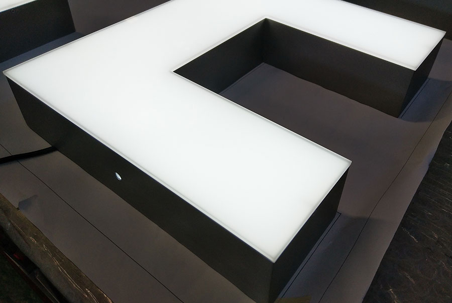 門頭廣告發(fā)光字制作有哪些常見的種類？