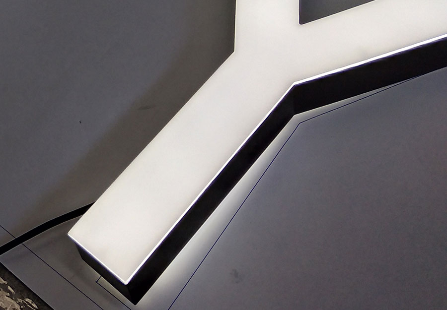 LED發(fā)光字圍邊包邊箱體材料主要有哪些？