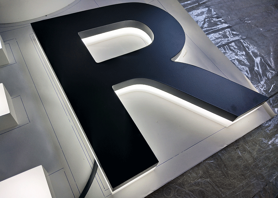 背發(fā)光字亞克力廣告字制作的主要優(yōu)點有哪些？