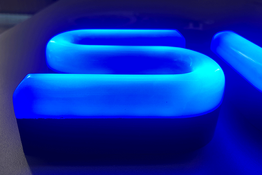 LED霓虹發(fā)光字與傳統(tǒng)霓虹發(fā)光字有什么區(qū)別？