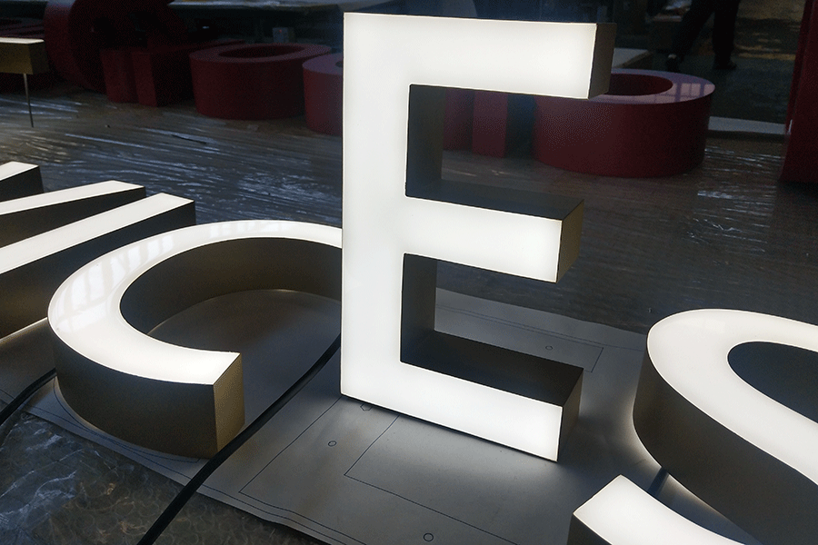 樹脂發(fā)光字厚度對字的效果有什么影響？