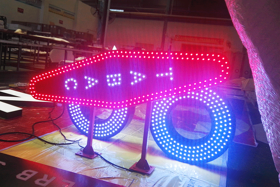 穿孔發(fā)光字制作廠家應該怎么選擇？