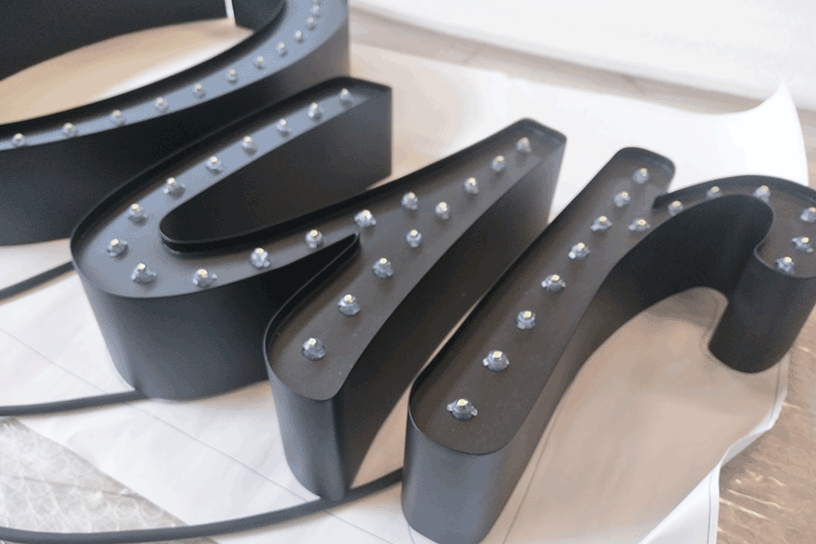 設(shè)計(jì)制作LED穿孔字有哪些注意細(xì)節(jié)？