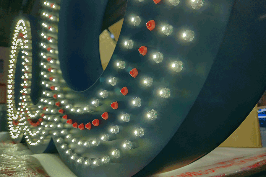 外露沖孔字標(biāo)識(shí)標(biāo)牌制作有哪些優(yōu)勢特征？