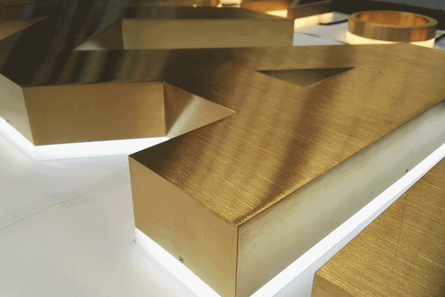 設(shè)計(jì)制作不銹鋼發(fā)光字具備哪些特征？