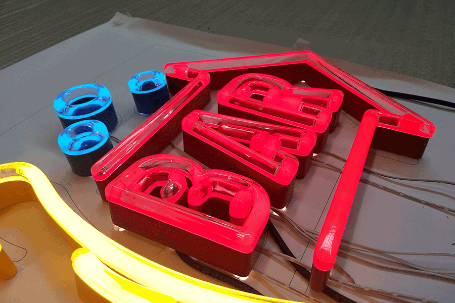 設計制作霓虹發(fā)光字有什么優(yōu)質(zhì)特點？