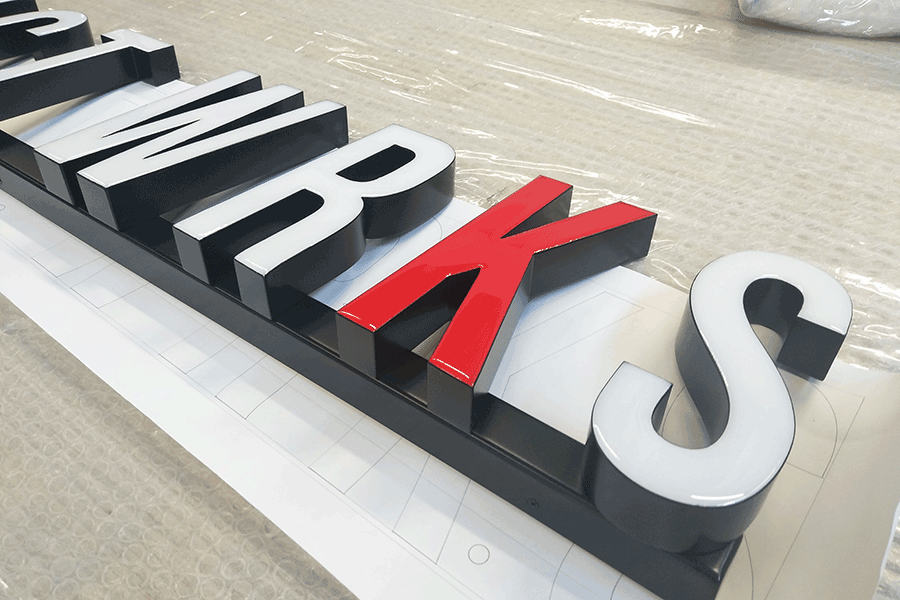 設計制作LED樹脂字有什么主要優(yōu)點？