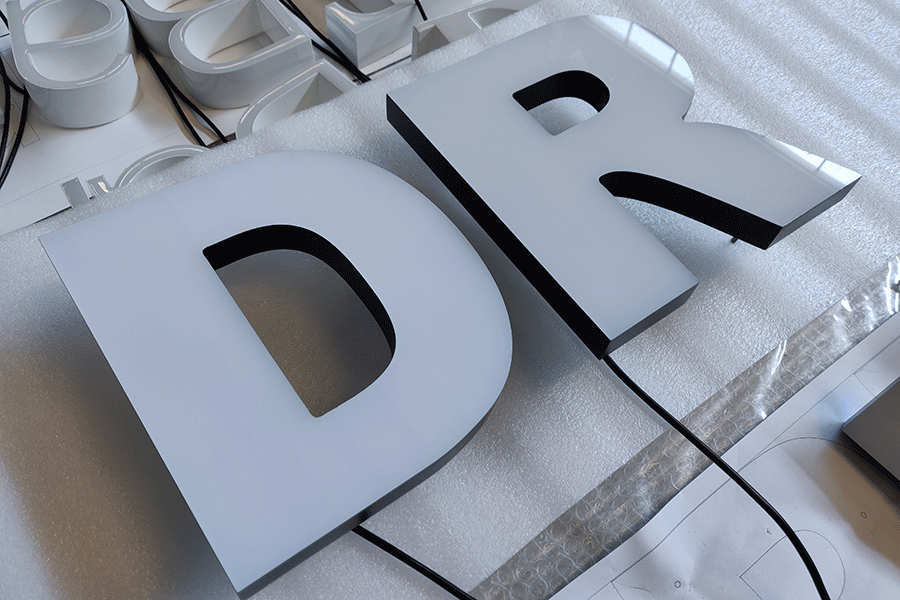 迷你發(fā)光字發(fā)光標識牌制作有哪些優(yōu)點？