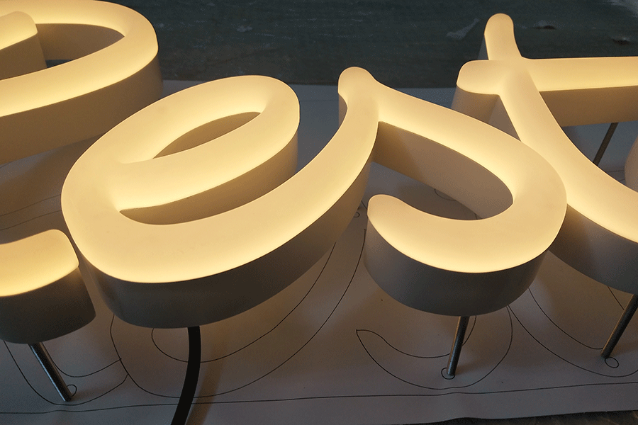 仿霓虹字發(fā)光標識牌制作有什么優(yōu)勢？