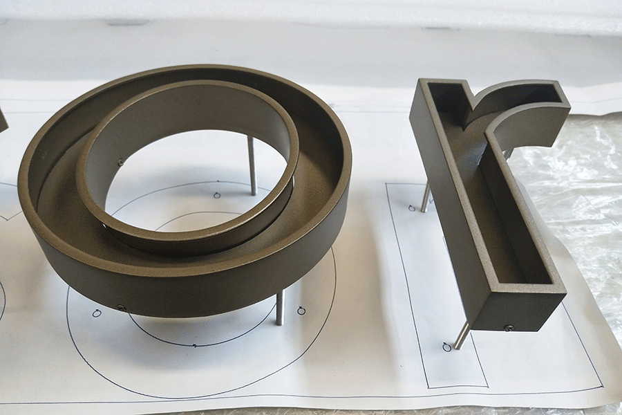 鏤空發(fā)光字發(fā)光標識牌制作有什么特色？