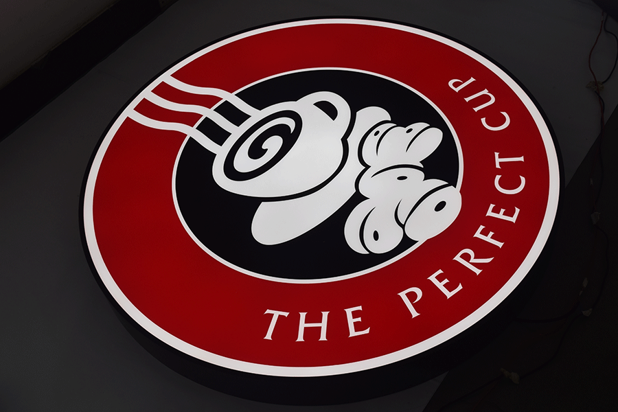 連鎖店招牌發(fā)光字標識設計制作有什么特征？