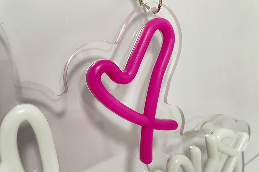 仿霓虹發(fā)光字發(fā)光標(biāo)識(shí)制作有什么特點(diǎn)？