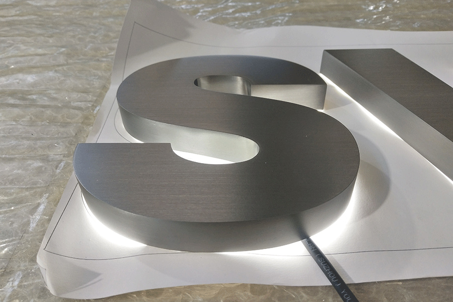 金屬背發(fā)光字標(biāo)識(shí)標(biāo)牌制作有什么特色？